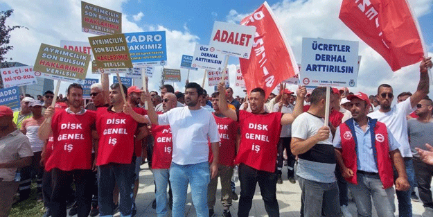 Bol keseden sallayan Bay Kemal'e sürpriz karşılama