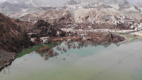 Bölge sular altında kalacak! Baraj su tutmaya başladı ama onlar ilçeyi terk etmiyor