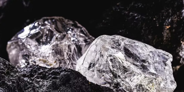 Bölgede büyük skandal duyuruldu ! Rus askeri şirketi: 132 bin avroluk elmas getirdiler