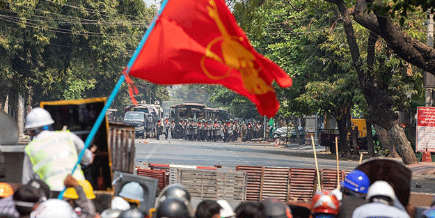Bölgede dünya basınını sarsan iddia! Orduları köyü ateşe verdi