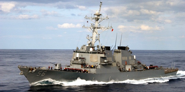 Bölgede gerilim! ABD'ye ait savaş gemisini uzaklaştırdılar