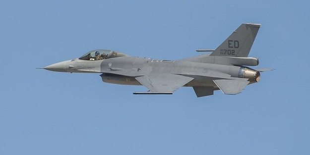 Bölgede savaş sesleri yükseliyor... F-16'lar gemi katilini kuşandı