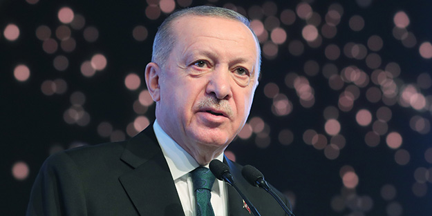 Bölgedeki ziyareti gündem oldu! Dikkat çeken yazı: Cumhurbaşkanı Erdoğan'la yarışamazlar