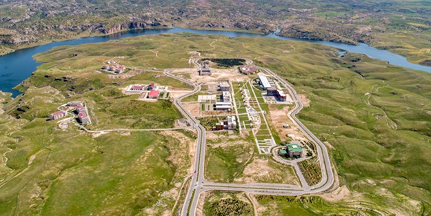 Bölgeden petrol fışkırırken Türk öğrenciler bir anda oraya akın etmeye başladı! Yetkililer şaşkın