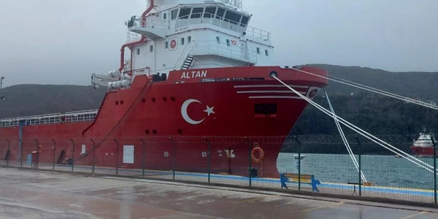 Bölgeden petrol fışkırıyor! Sondaj vurulacak ama Karadeniz'de petrol araması yapan 2 gemi Amasra Limanı'na sığındı