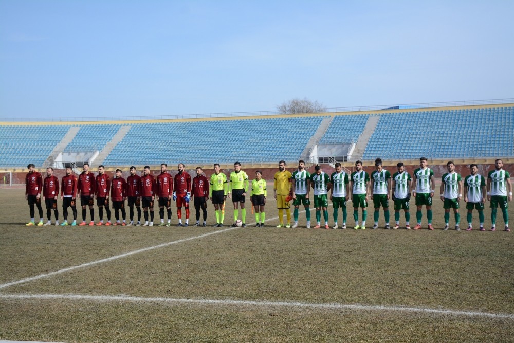 Bölgesel Amatör Lig maçında Elazığ Depremi’nde hayatını kaybedenler için saygı duruşu 
