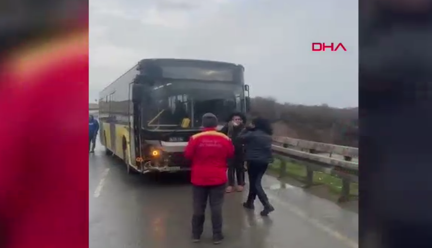 Bolluca yolunda can pazarı! İETT otobüsü bariyerlere girdi