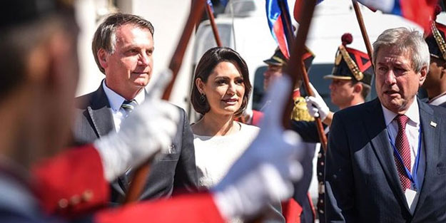 Bolsonaro'nun eşi de koronavirüse yakalandı