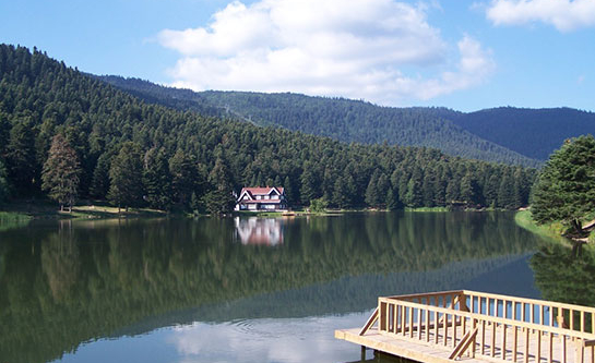 Gölde kaybolan 2 kişiden birinin cesedine ulaşıldı