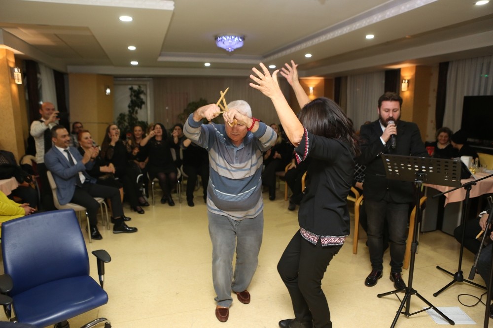 Bolu Belediyesi, huzurevi sakinlerine moral aşıladı 