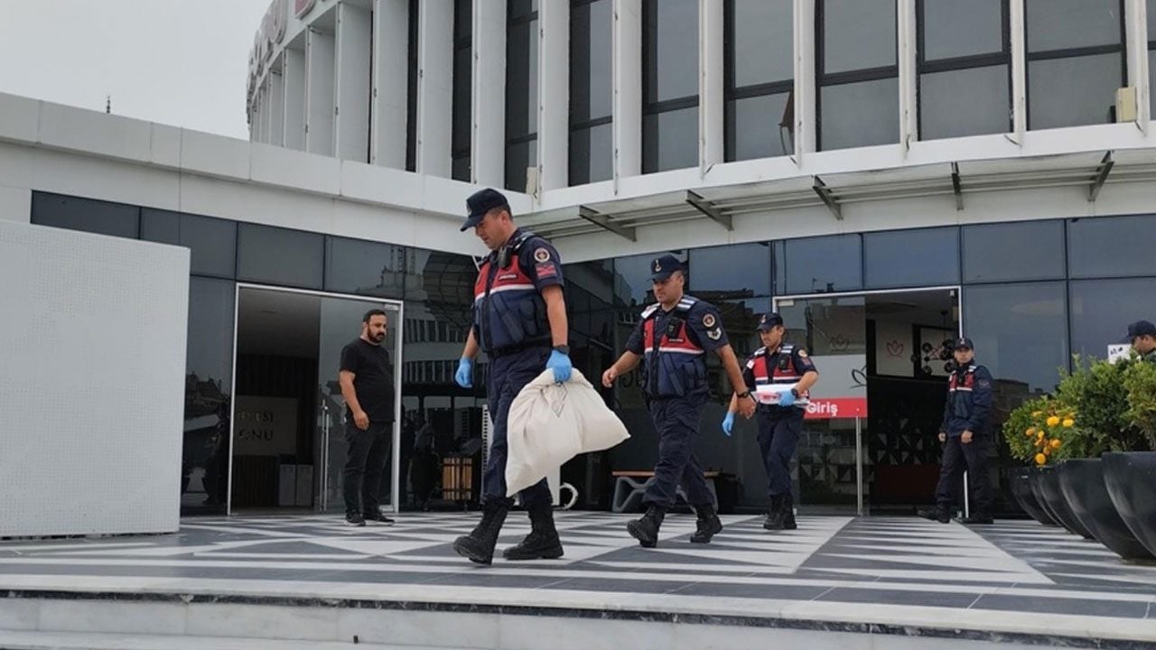Bolu Belediyesi'ne operasyon! Gözaltılar var