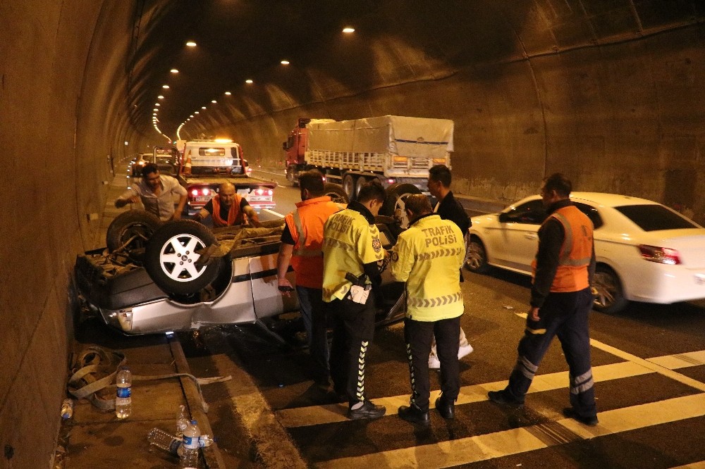Bolu Dağı Tüneli’nde otomobil takla attı: 2 yaralı 