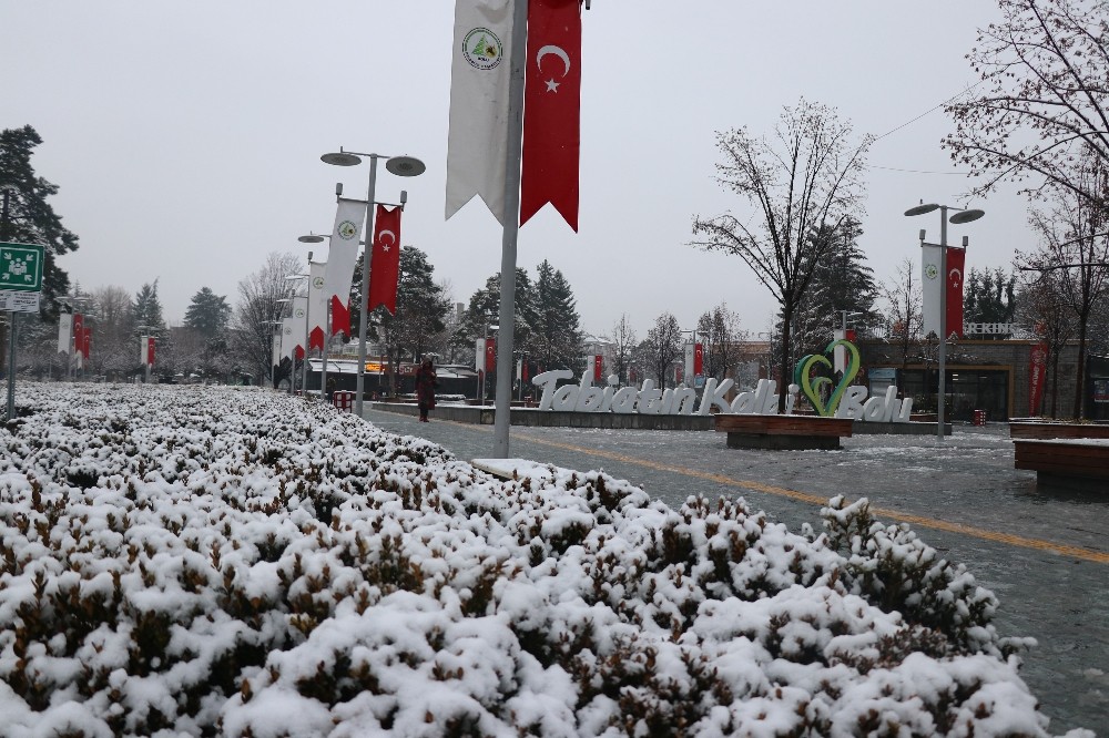 Bolu Dağı’nda kar yağışı devam ediyor 