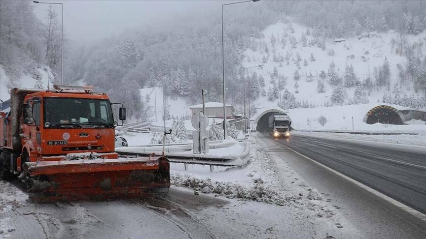 Bolu Dağı'nda kar yağışı etkisini sürdürüyor