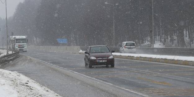 Bolu Dağı'nda kar yağışı