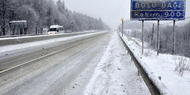 Bolu Dağı'nda kar yağışı! Yarım metreyi geçti