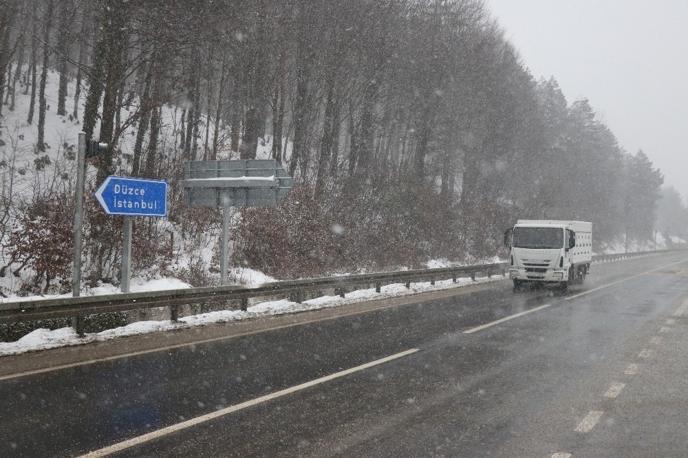 Bolu Dağı’nda şiddetli kar yağışı başladı 