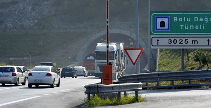Bolu Dağı'nda sis ulaşımı yavaşlattı