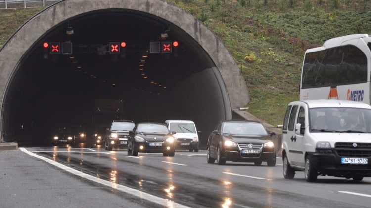 Bolu Dağı'nda sis ve sağanak etkili oluyor