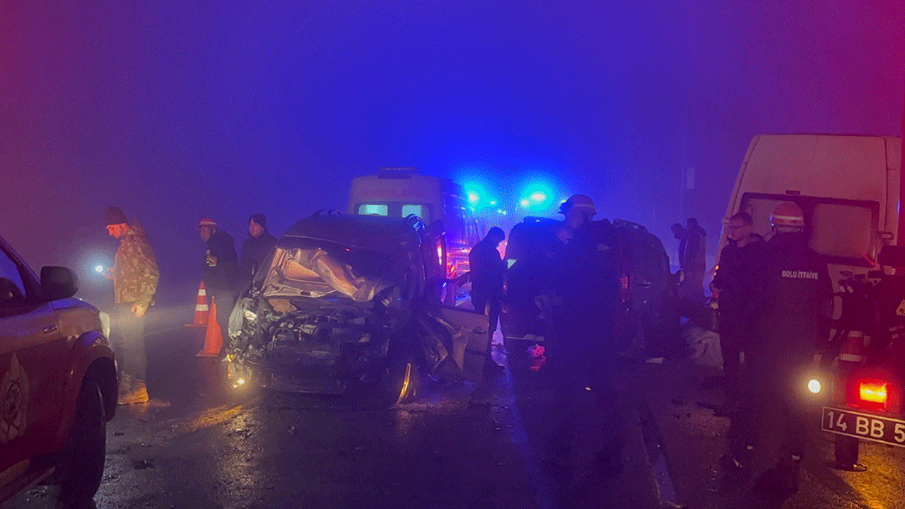 Bolu dağında sis yüzünden zincirleme kaza meydana geldi: Çok sayıda yaralı var!