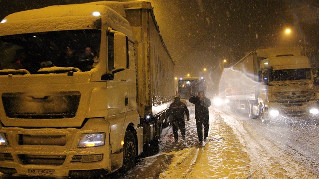 Bolu Dağı'nda ulaşım felç oldu