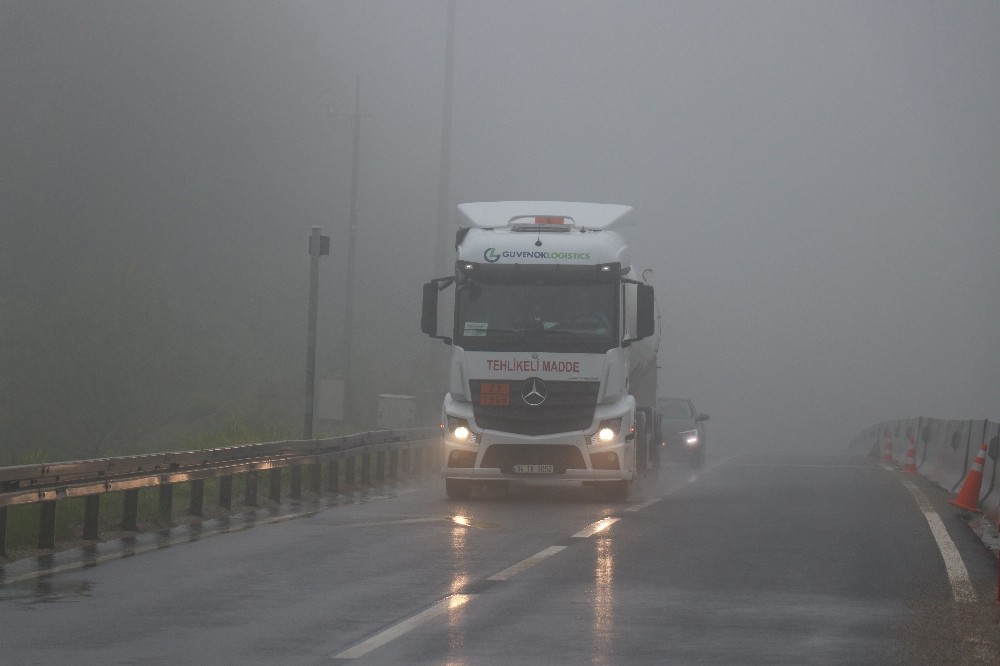 Bolu Dağı’nda yoğun sis ve yağmur etkili oluyor 