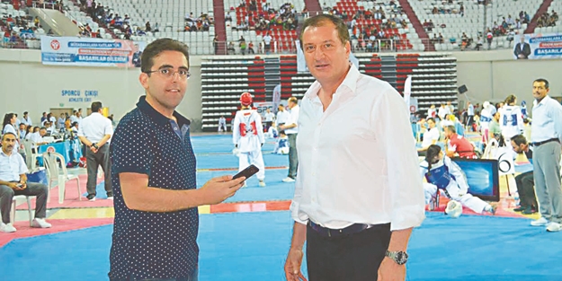 'Bölücülere en iyi cevabı sporcularımız veriyor'