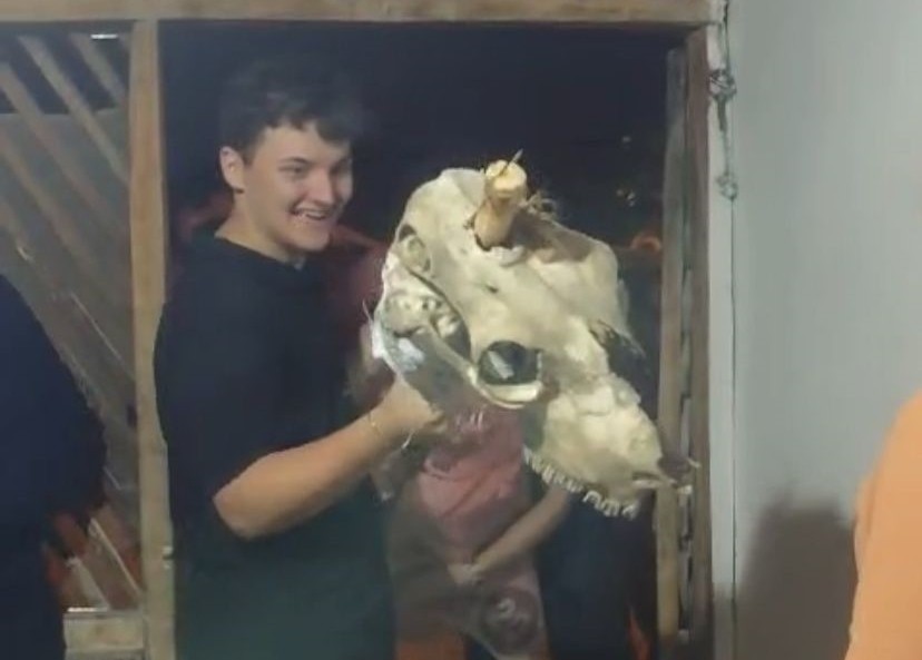 Bolu'da 100 yıllık bayram geleneği: Deve kostümü ile kapı kapı dolaşıp para topluyorlar