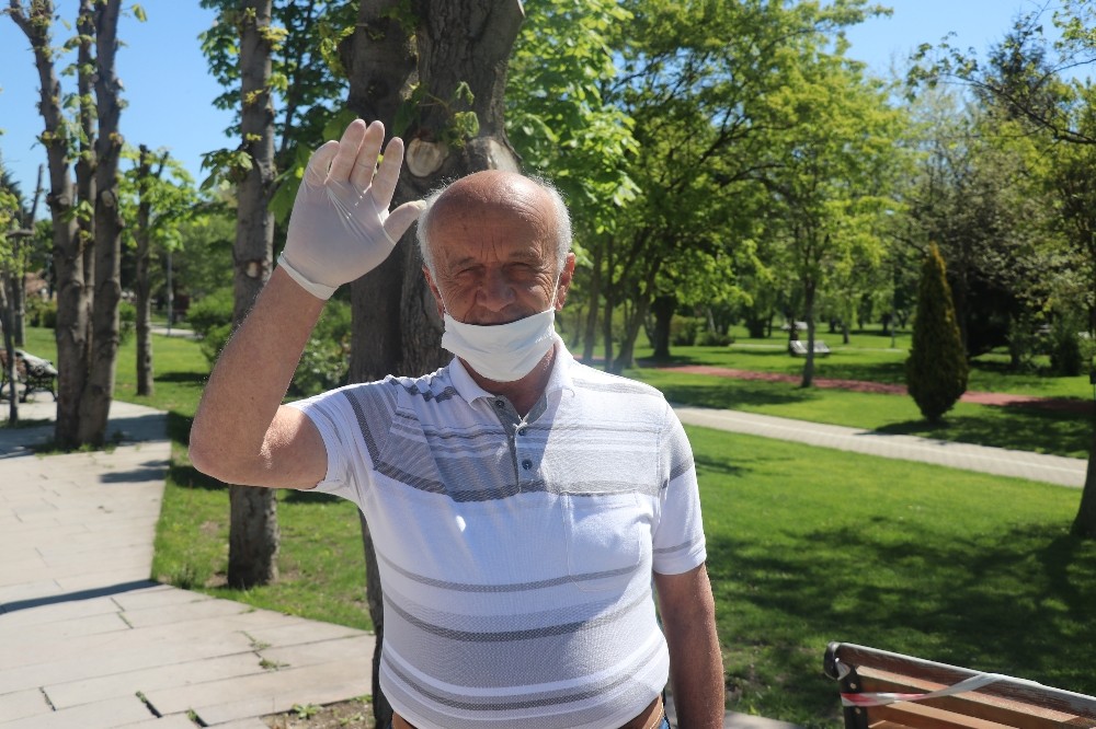 Bolu’da 65 yaş üstü vatandaşlar parklarda bol bol yürüyüş yaptı 