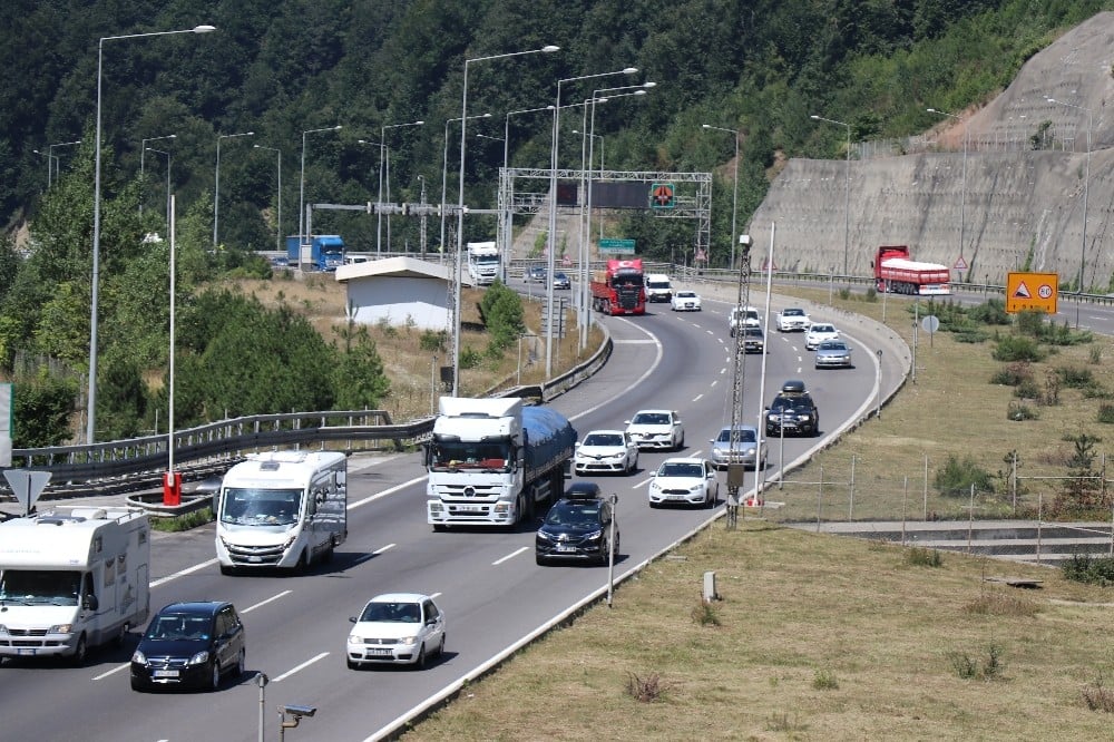 Bolu’da bayram trafiği yoğunluğu başladı 