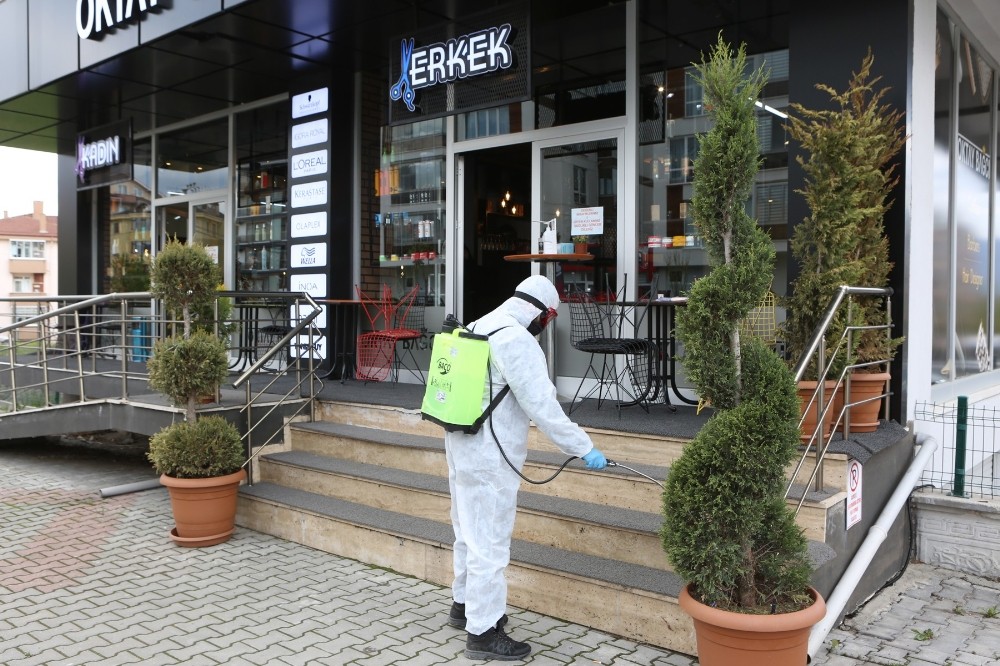 Bolu’da, berber ve kuaförler dezenfekte edildi 