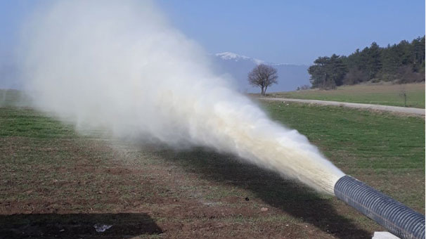 Köylüler gözlerine inanamadı! Adeta fışkırdı