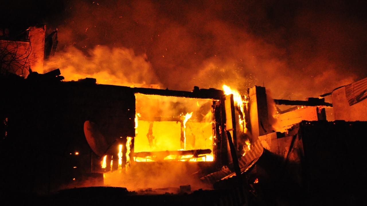 Bolu’da çıkan yangın evi küle çevirdi