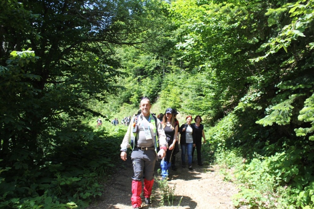 Bolu’da doğa tutkunlarından 18 kilometrelik yürüyüş 