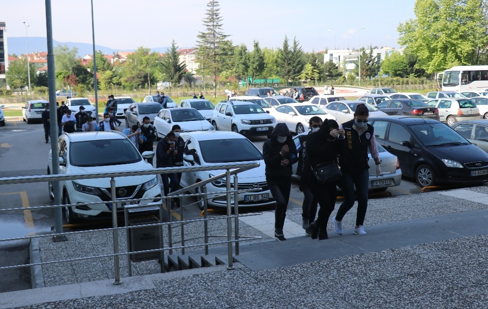 Bolu’da, dolandırıcılık çetesi 17 kişi adliyeye sevk edildi 
