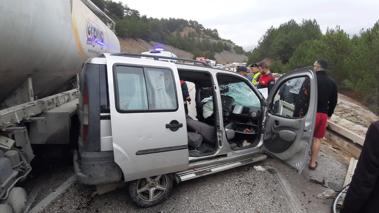 Bolu'da Erpiliç'e ait kamyon ticari araç ile çarpıştı!