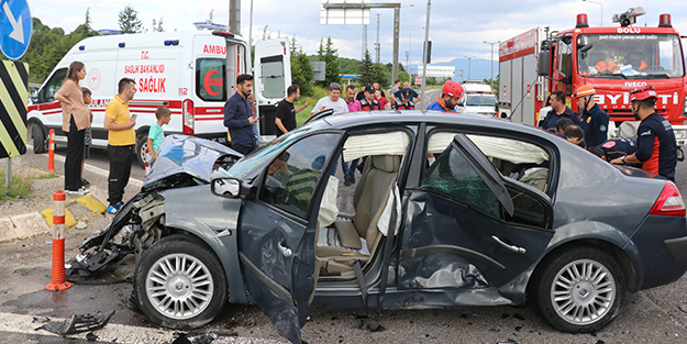 Bolu'da feci kaza! Ortalık savaş alanına döndü: 9 yaralı