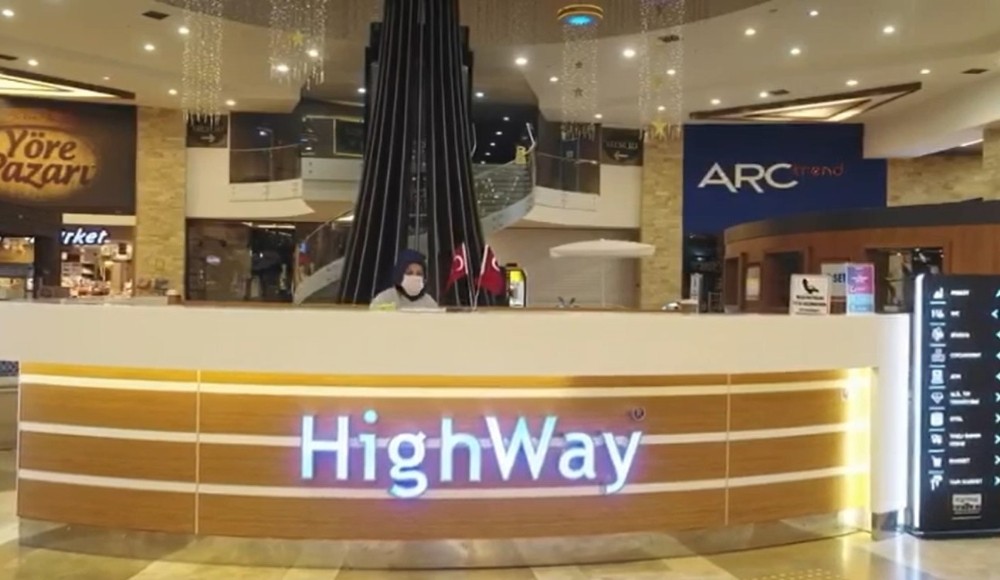 Bolu’da, Highway AVM koronavirüse karşı ilaçlandı 