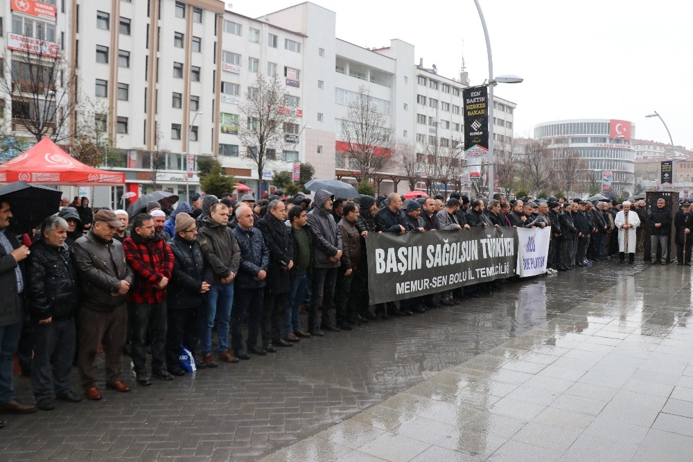 Bolu’da, İdlib şehitleri için gıyabi cenaze namazı kılındı 