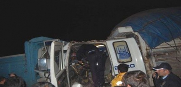 Bolu'da iki kamyon çarpıştı