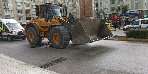İş makinesinin çarptığı yaya hayatını kaybetti