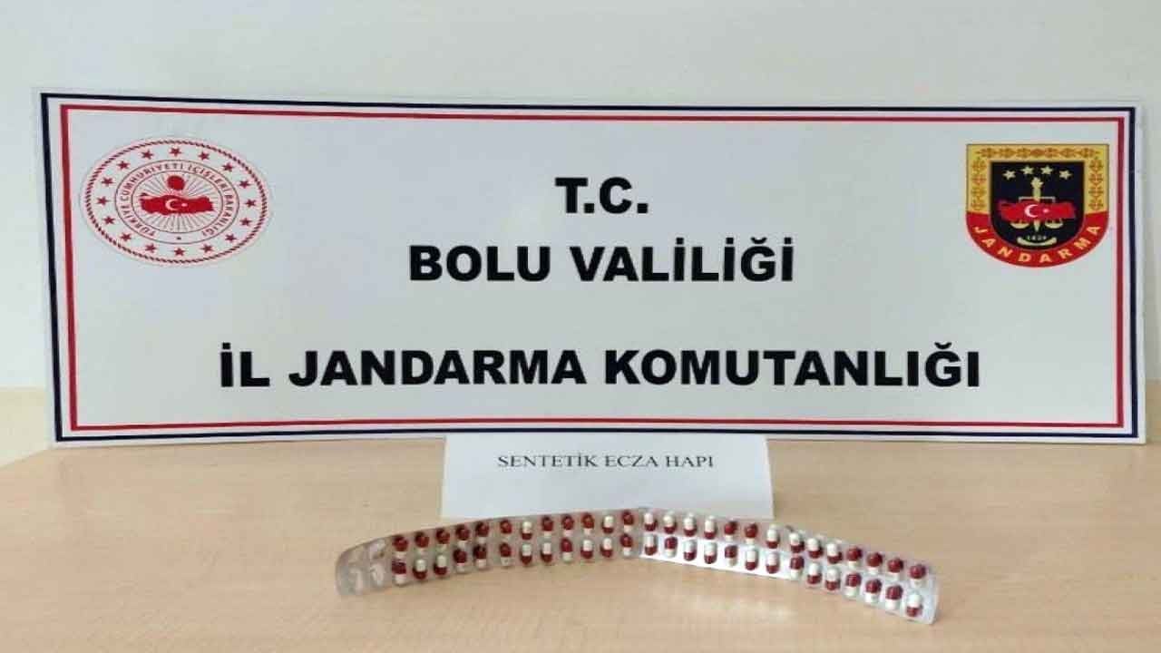 Bolu'da jandarma ekiplerinden kaçamadılar! Zehir tacirlerinin şüpheli aracından çıkanlar pes dedirtti!