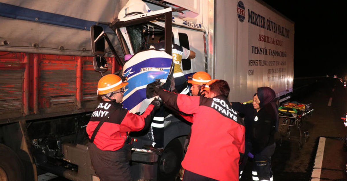 Bolu'da kamyonlar çarpıştı: 1 yaralı