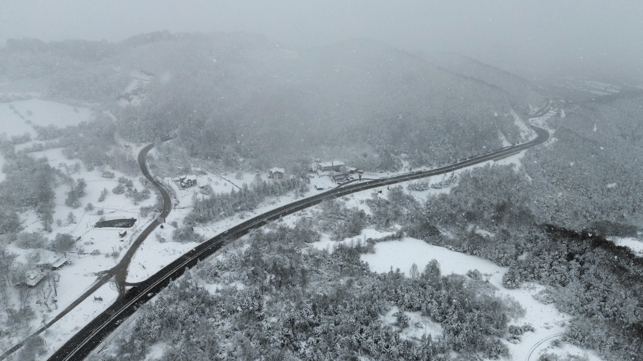 Bolu'da kar etkili oldu! Kartpostallık görüntüler ortaya çıktı!