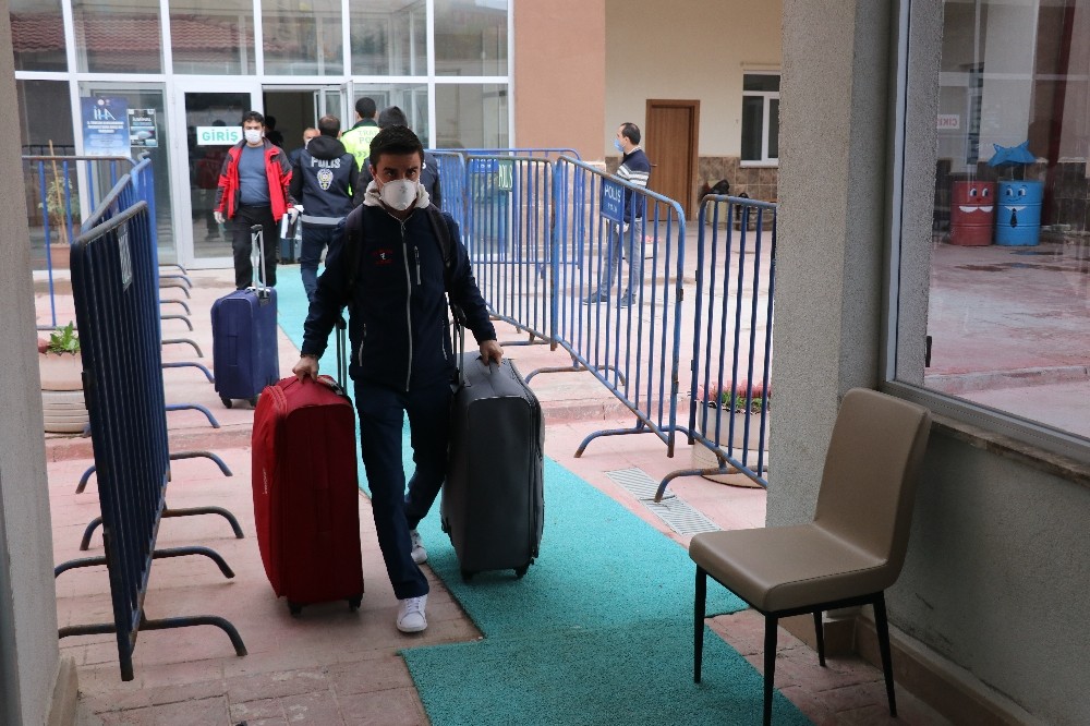 Bolu’da, karantina süreci tamamlanan 30 kişi tahliye edildi 