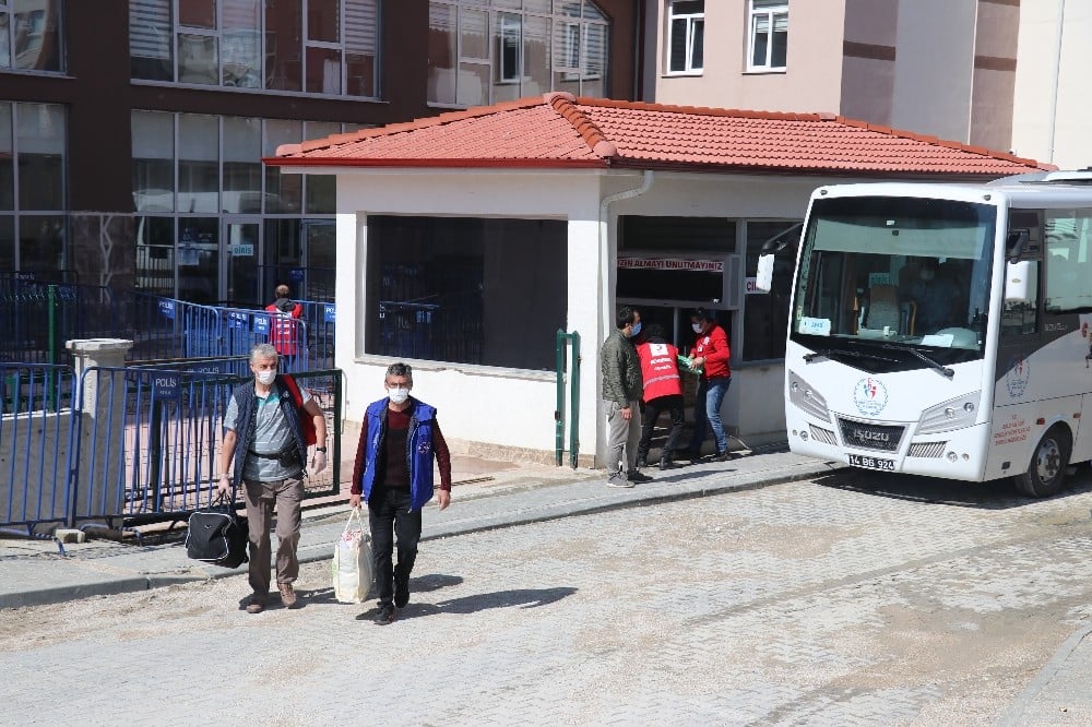 Bolu’da, karantinası biten 395 kişi memleketlerine gitti 
