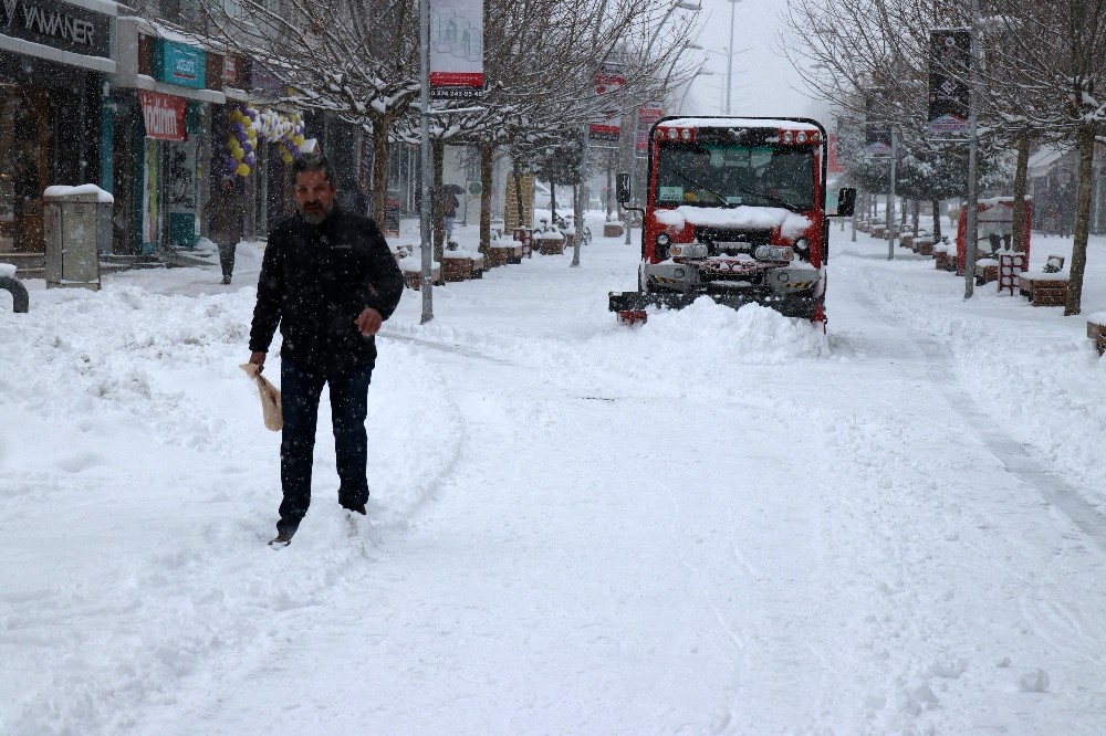 Bolu’da okullara 1 günlük kar tatili 