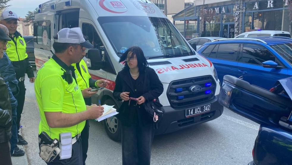 Bolu’da otomobil ile motosikletin karıştığı trafik kazasında 2 çocuk yaralandı