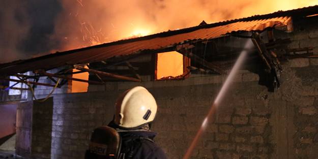 Bolu’da samanlık alevlere teslim oldu
