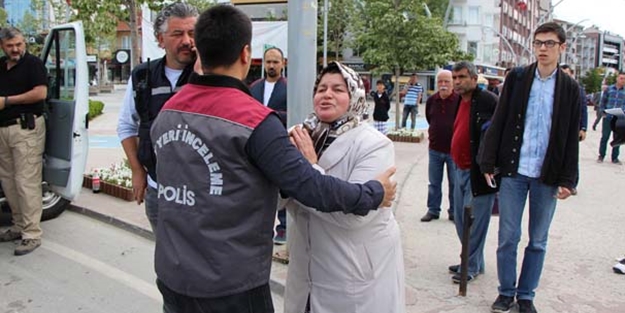'Kızımın o yapmayın' diyerek koştu!